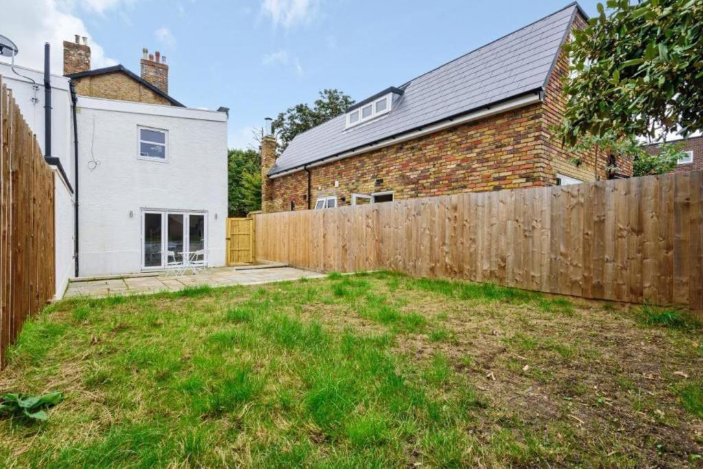 Amazing 3 Bed Interior Designed House With Garden - 114 The Hervey Лондон Экстерьер фото